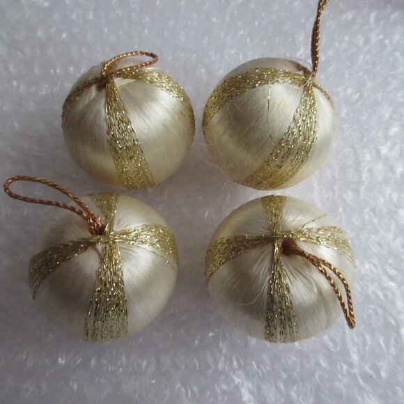 Mini Satin Christmas Ornaments Balls 1" & 1.5" lot of 36 Crafts Decorating Vtg - Picture 6 of 9